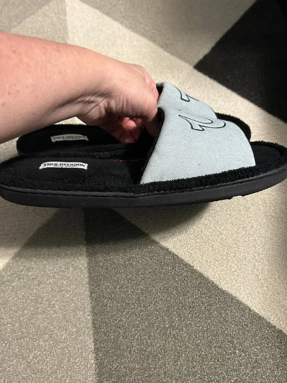 True Religion Slippers Slides Slip-On Size‎ 11-12 Fuzzy Footbed Horseshoe Logo
